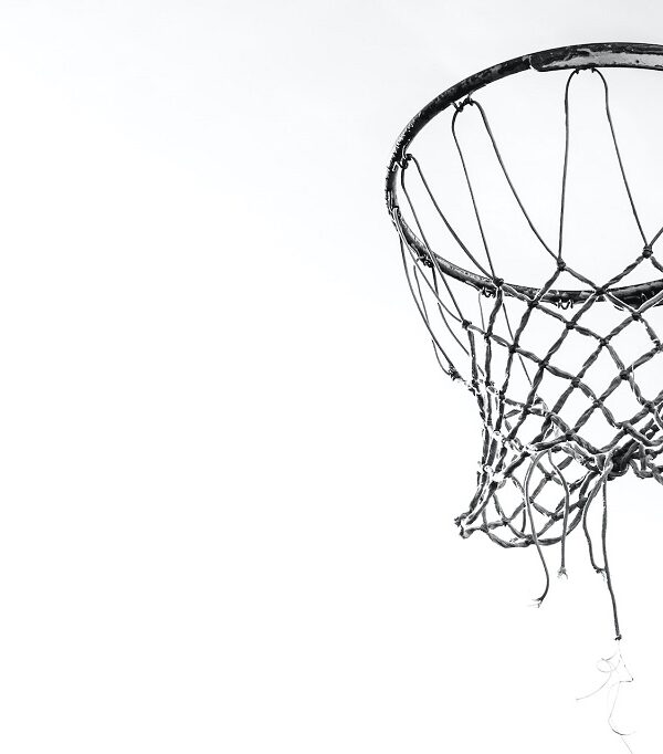 Panier de Basketball Ancien - Austris Augusts - Unsplash