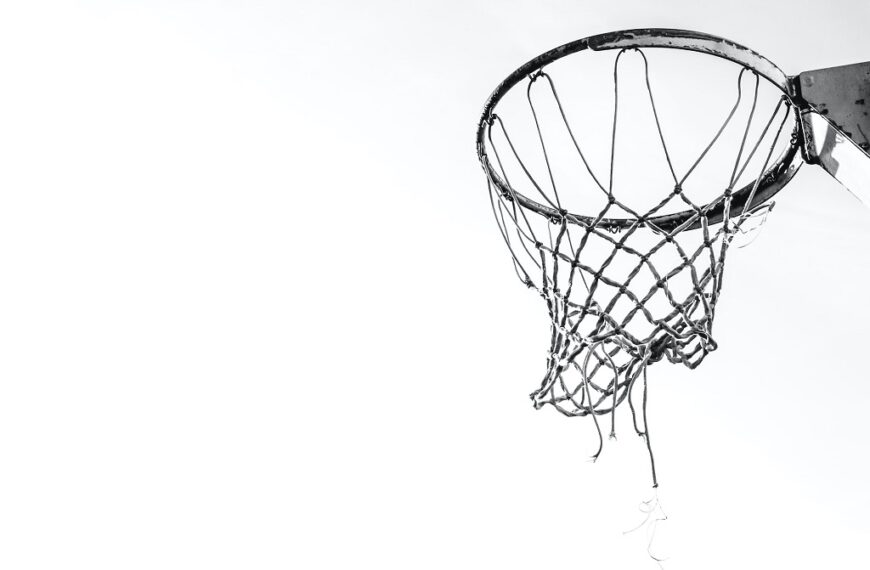 Panier de Basketball Ancien - Austris Augusts - Unsplash