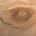 Olympus Mons - Vue Altitude - Andrea Luck - Flickr - CC BY 3.0 DEED