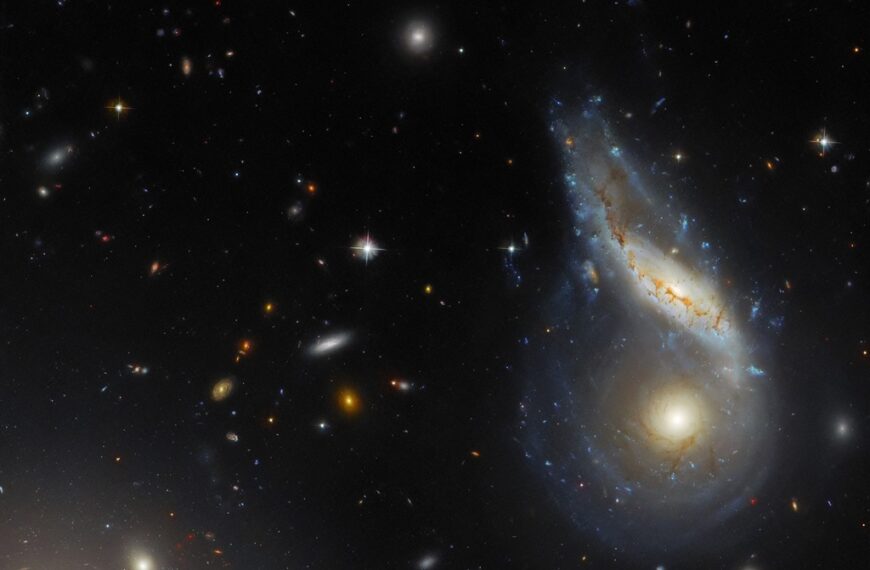 Collision entre 2 galaxies - Hubble Nasa - CC BY 2.0 DEED - Flickr