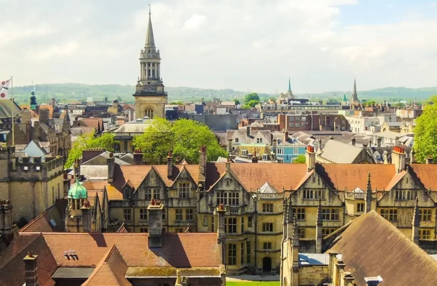 Une photo aérienne de la ville d'Oxford