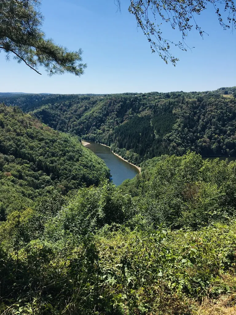 readingspherecom - Belvdre et vue sur le Lac des Fades