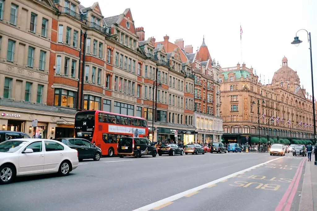 Harrods - Finn - Unsplash