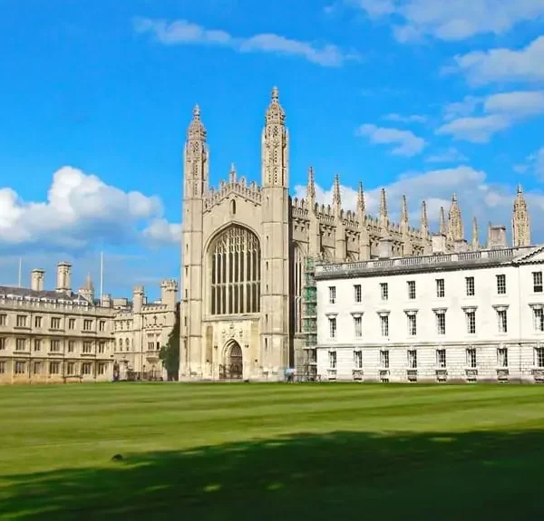 Découvrir Cambridge : Un Itinéraire Pédestre à travers l’Histoire