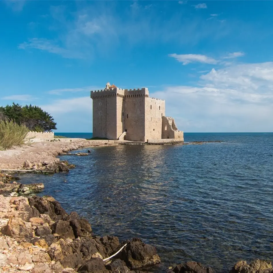 Monastre Fortifi - Ile St Honorat - M Fischer - CC BY-SA 20 DEED - Flickr