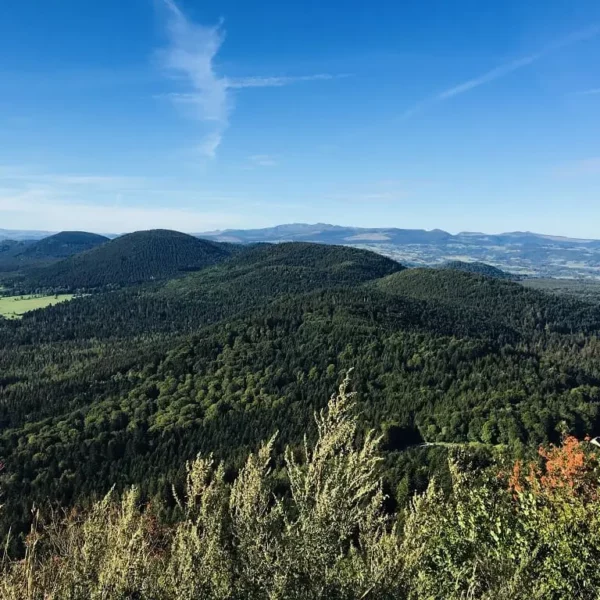 1 - ©readingsphere.com - Le Puy de Dôme